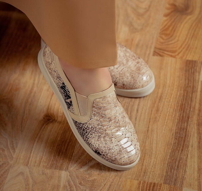 کفش راحتی زنانه منط