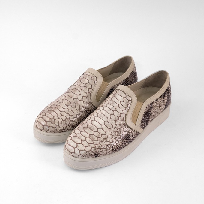 کفش راحتی زنانه منط