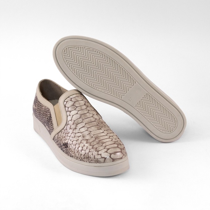 کفش راحتی زنانه منط