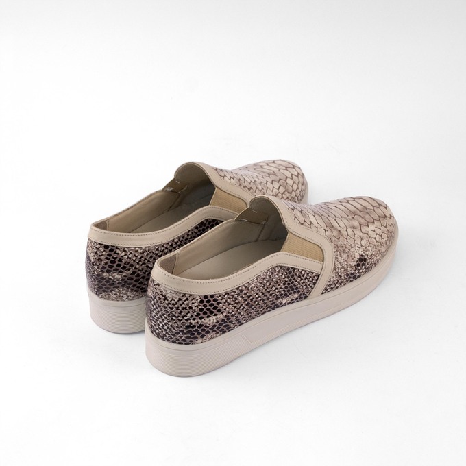 کفش راحتی زنانه منط