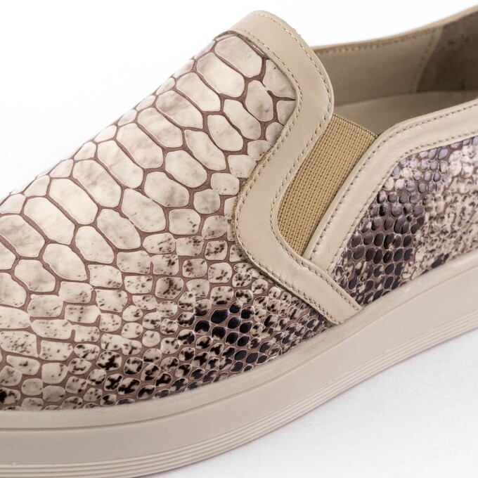 کفش راحتی زنانه منط