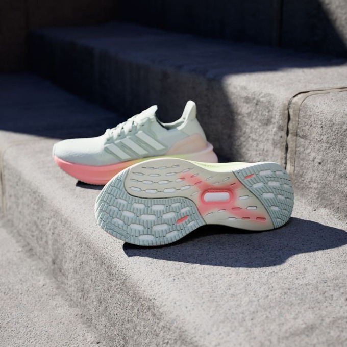 کفش دویدن و پیاده‌روی زنانه ادیداس